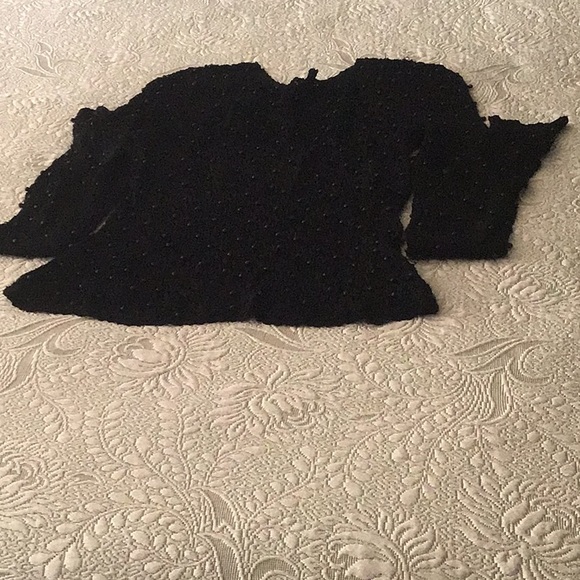 ⬇️Price Dropped ⬇️Vintage slip on black crotched top with black pearls - Picture 5 of 5